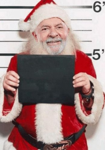 Lula confessa que já foi papai Noel no natal.