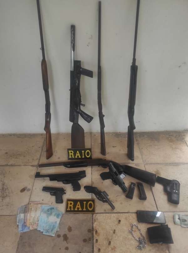 Raio apreende 8 armas e prende 2 pessoas em São João do Jaguaribe.
